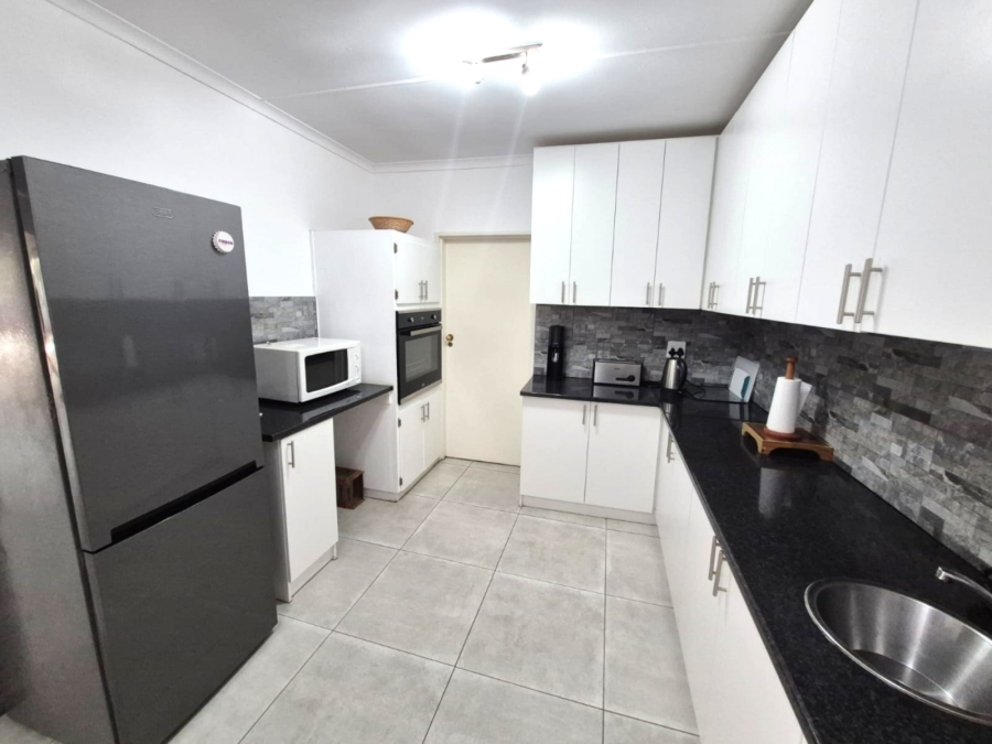 5 Bedroom Property for Sale in Panorama Western Cape